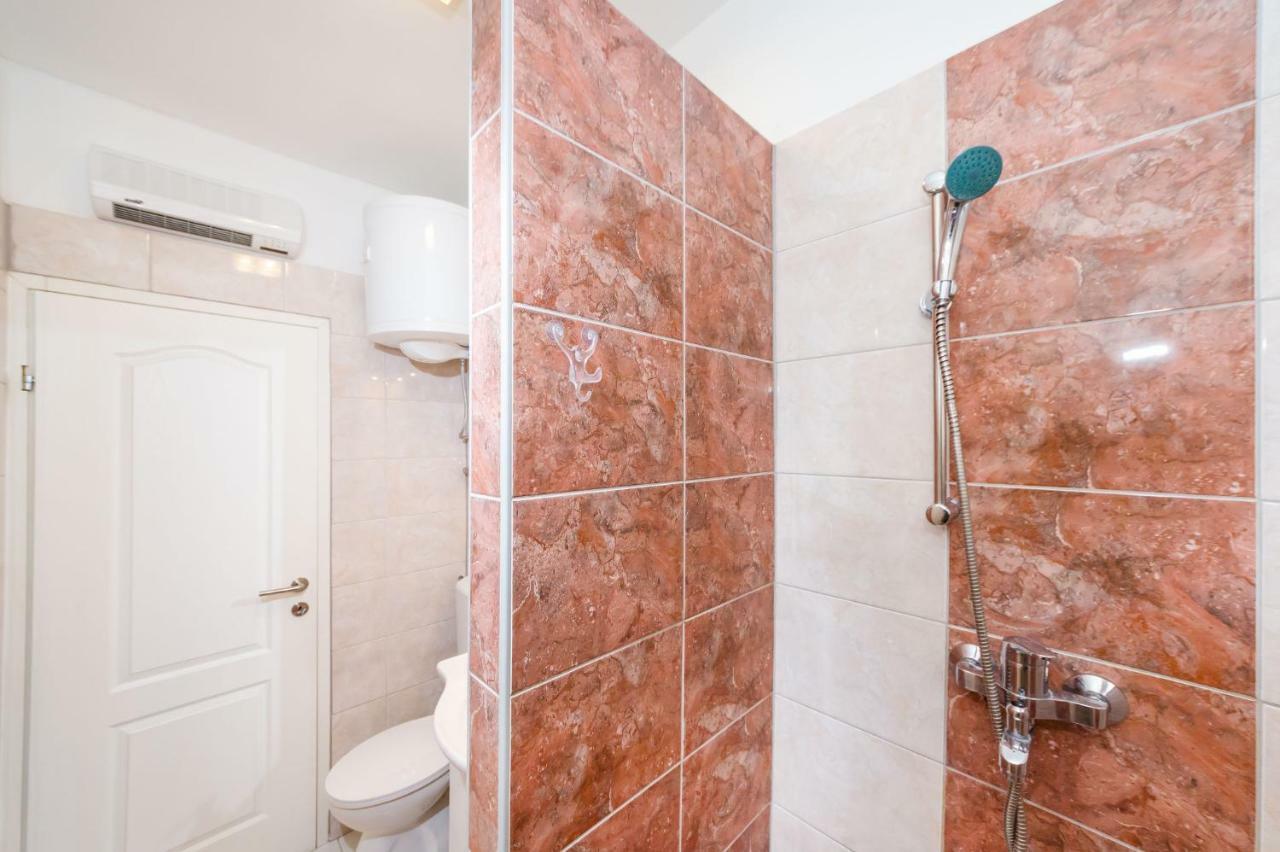 Apartman Nino Novigrad  Exteriör bild