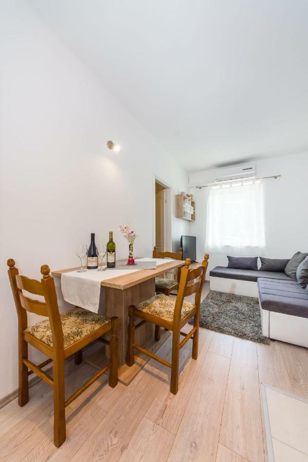 Apartman Nino Novigrad  Exteriör bild