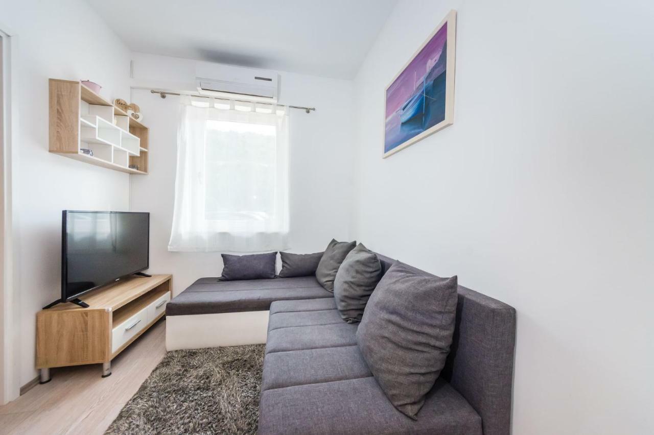 Apartman Nino Novigrad  Exteriör bild